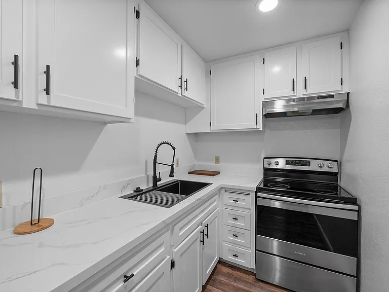 510 N Villa Ct #100 — Photo 9