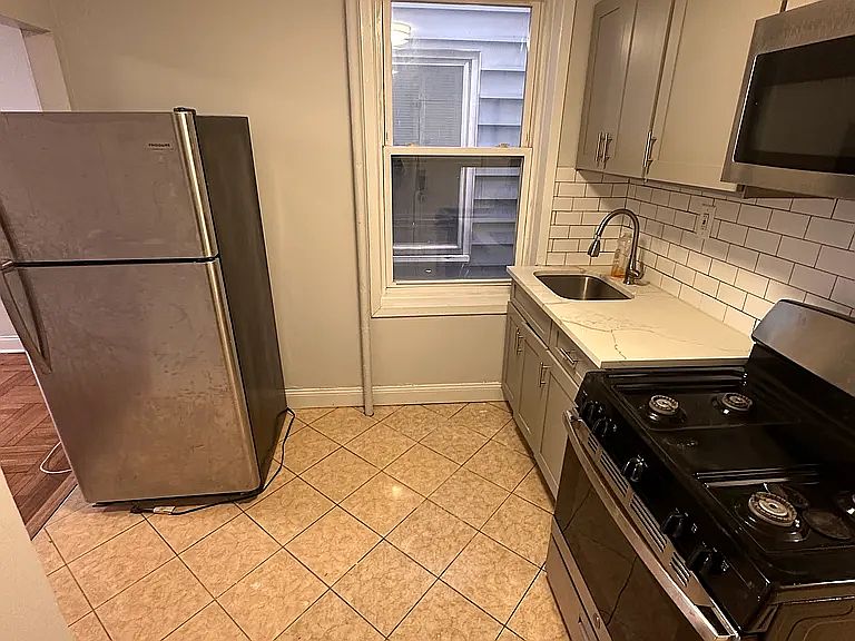 1st image of 3826 N Kenmore Ave #18722213144