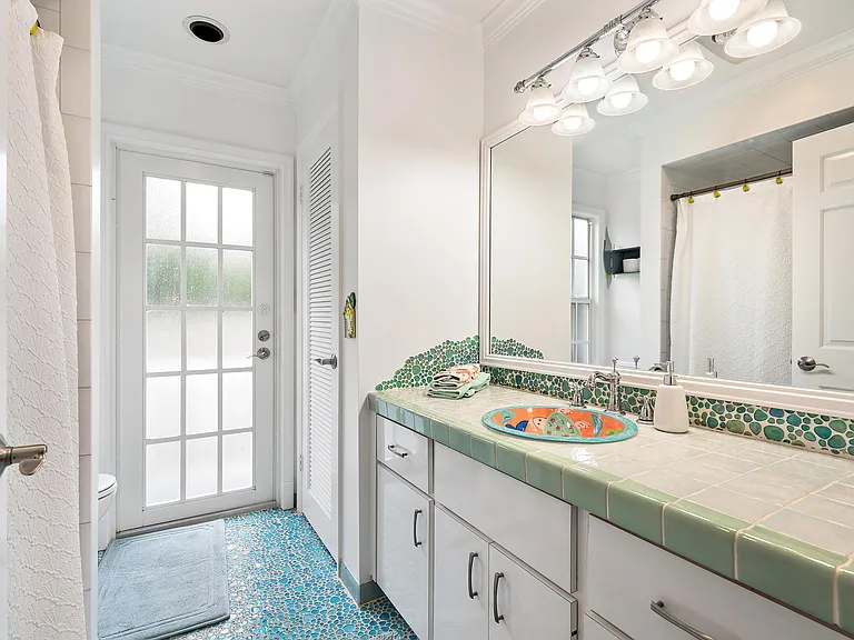 5751 Pennock Point Rd — Photo 22