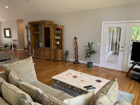 3rd image of 393 Dry Creek Ln