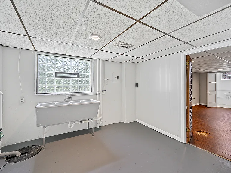 1723 Tuxworth Ave — Photo 29