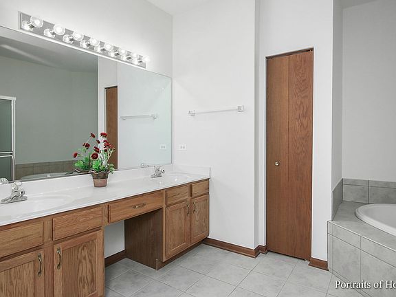 3rd image of 18128 Lake Shore Dr