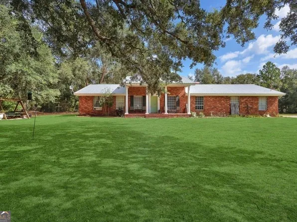 99 Lee Dr, Jesup, GA 31545