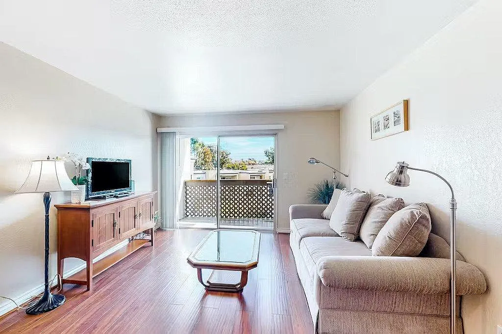 1 bed, 600 sqft, $2,400 — Photo 1
