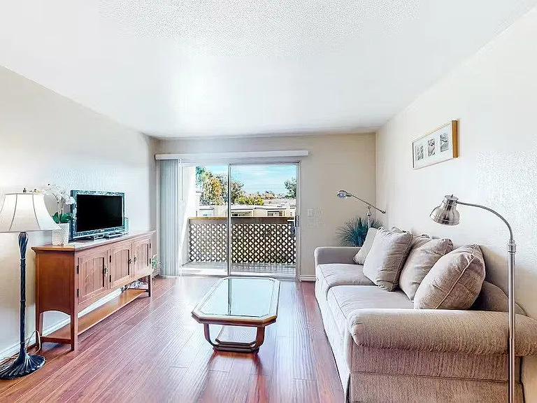 432 Edgehill Ln #20 — Photo 1