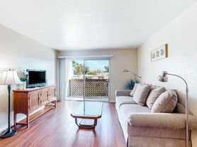 432 Edgehill Ln