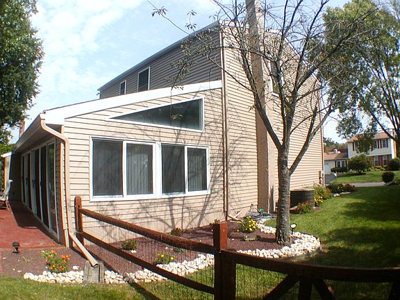 Family Room showing Triangular Window