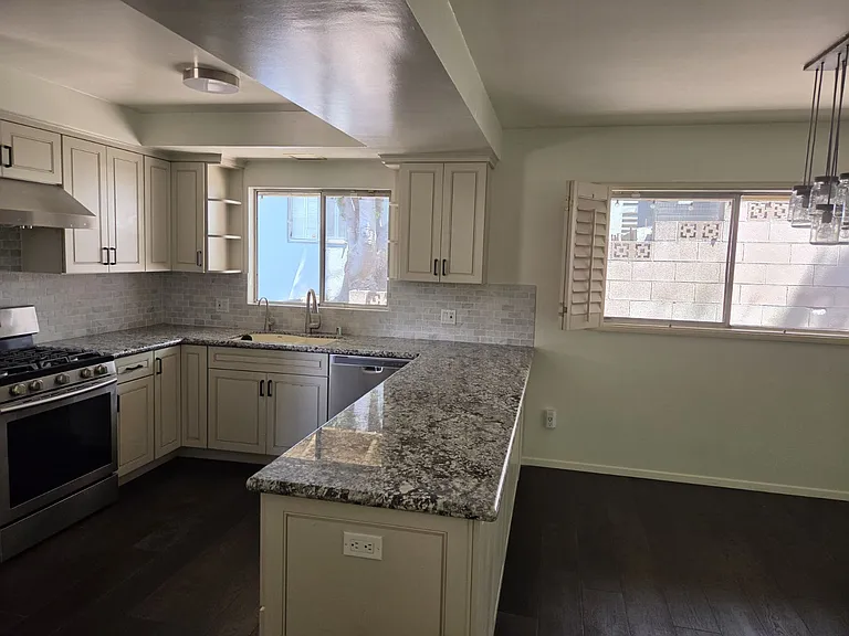4734 Laurelgrove Ave — Photo 5