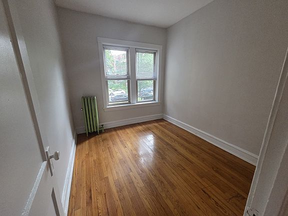 3rd image of 1357 W Greenleaf Ave #1A
