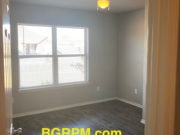 3rd image of 2430 Canterbury Ln