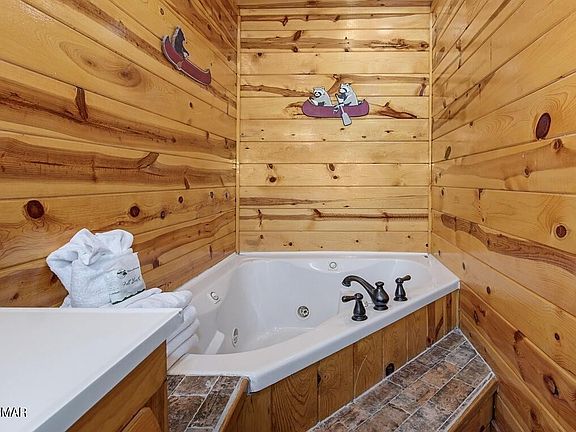 4th image of 3424 Sugar Camp Cir