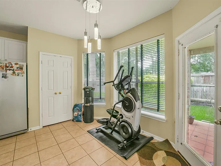 22554 Bristolwood Ct — Photo 17