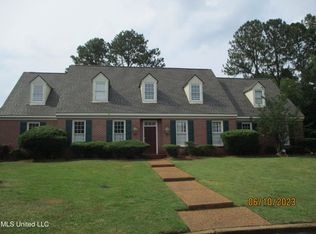 127 N Meadows Pl, Jackson, MS 39211