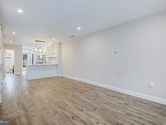 5th image of 435 Ridge St NW