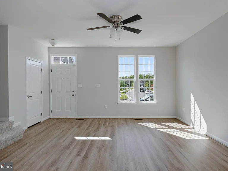 8647 Rosecrans Ln — Photo 3