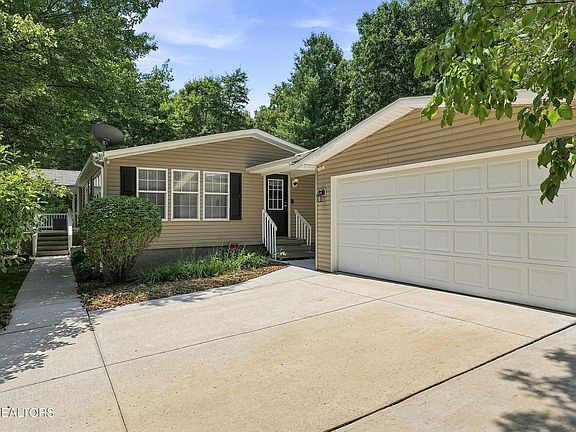 5th image of 128 Prestonwood Dr
