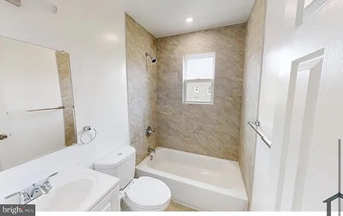 3 bed, 635 sqft, $2,850 — Photo 3