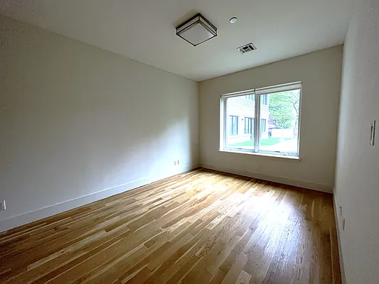 Rented by Akam Sales and Brokerage | media 16