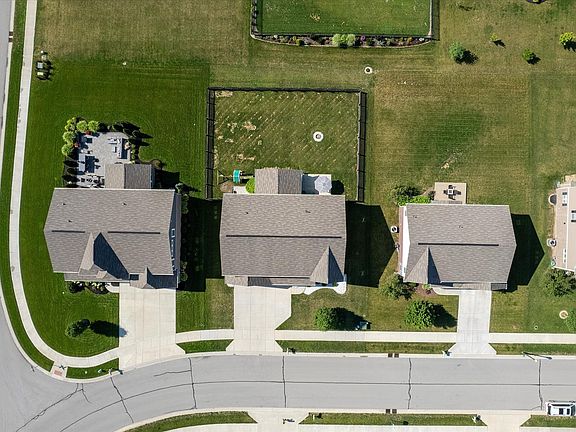 4th image of 5547 W Port Dr