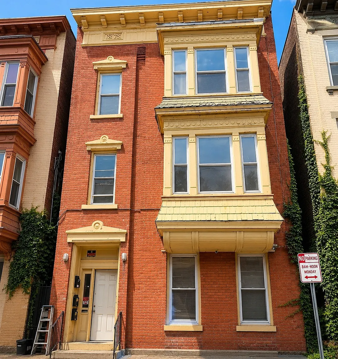 3 bed, 1100 sqft, $1,390 — Photo 1
