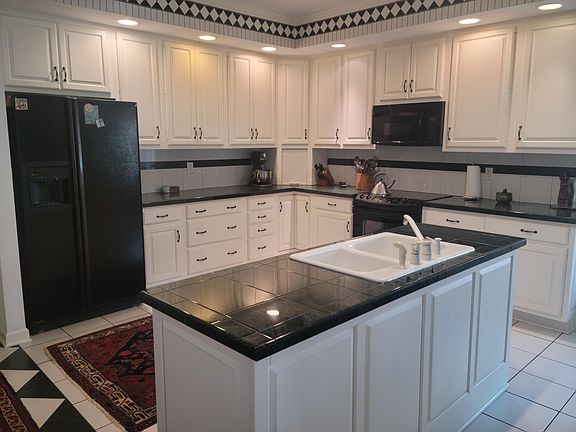 3rd image of 5225 Bradford Cir
