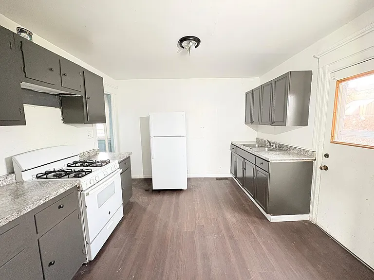 833 N Michigan St — Photo 9