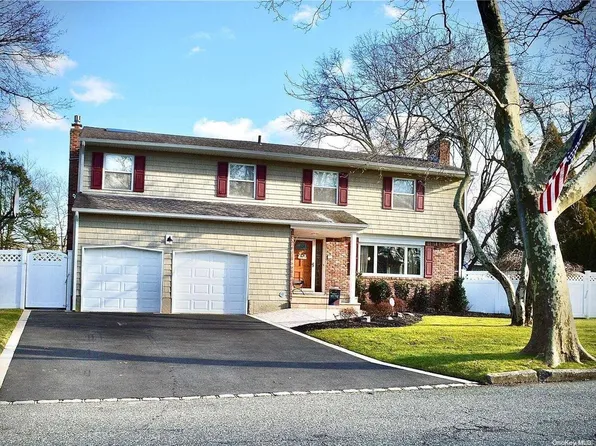 16 Crandon Street, Melville, NY 11747