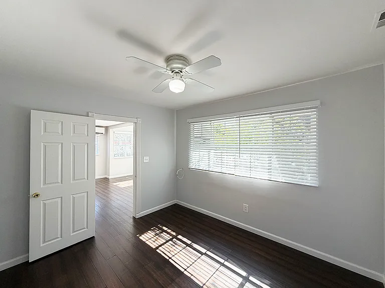 10102 Fernglen Ave — Photo 7