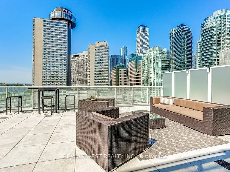 15 Queens Quay E #1006 — Photo 29