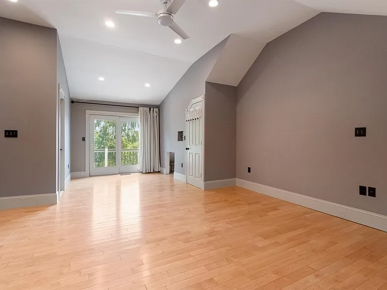 58 G St — Photo 19