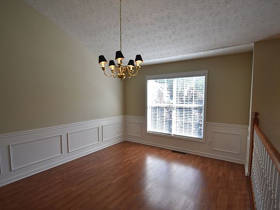 4th image of 690 Somerset Vale Dr