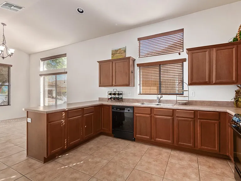 6850 E Pearl St — Photo 22