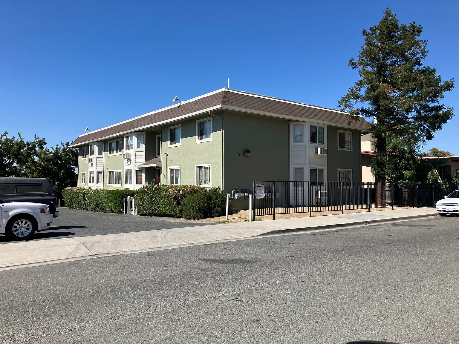 2 bed, 600 sqft, $1,950 — Photo 4