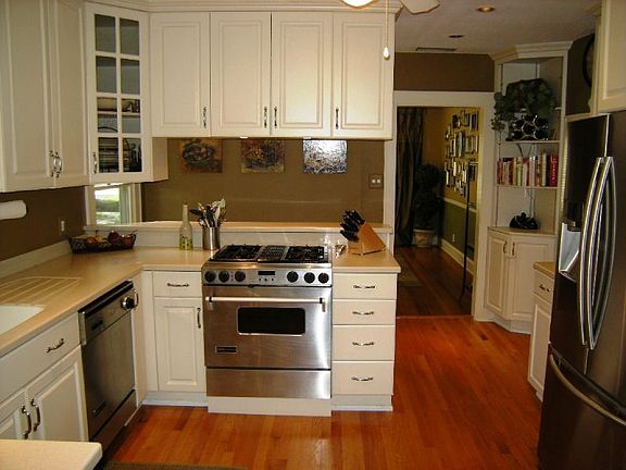3rd image of 217 E Yale St