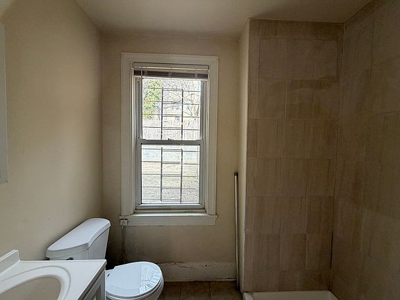 3rd image of 3201 Pearl St
