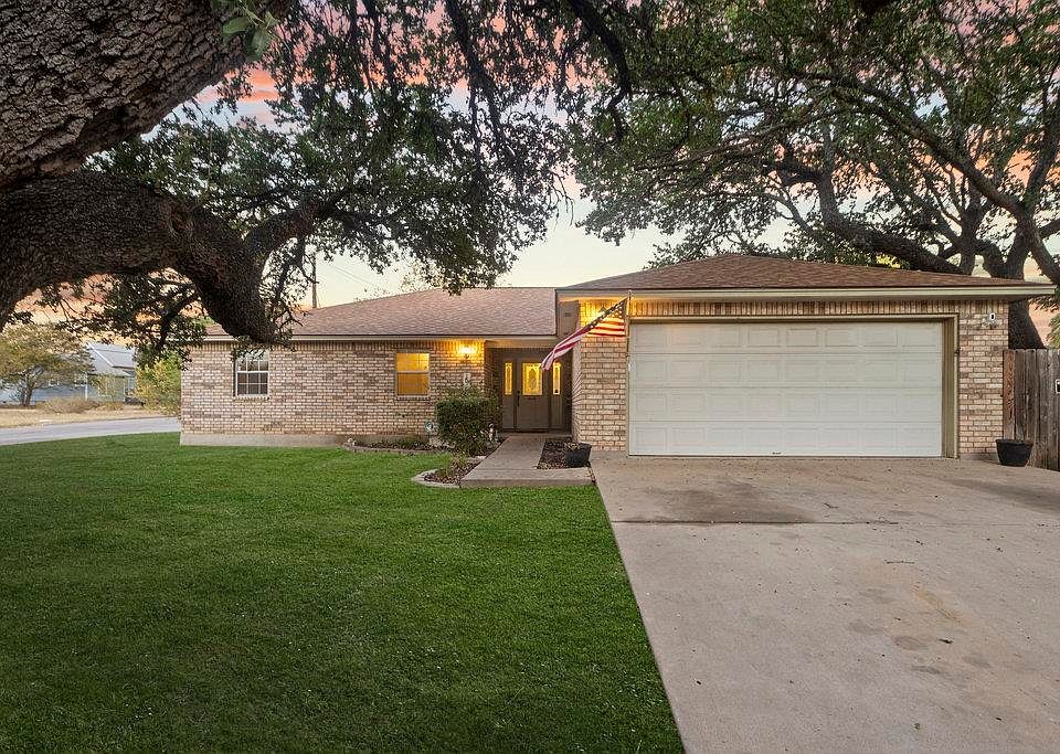 1st image of 107 N Vandeveer Street