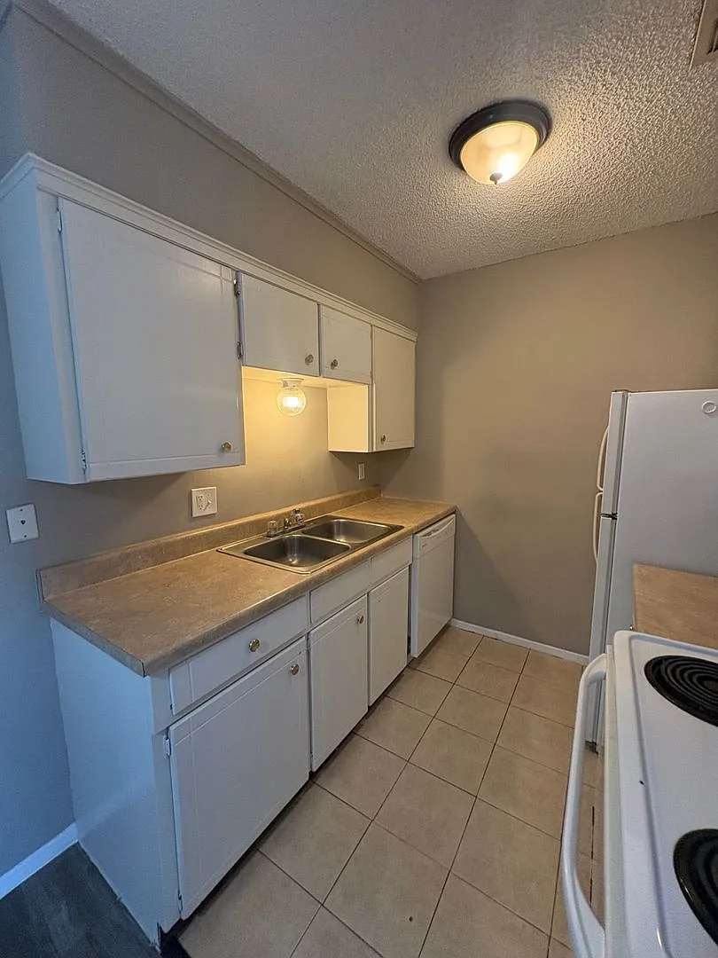 Glenwood Plaza Apartments — Photo 4
