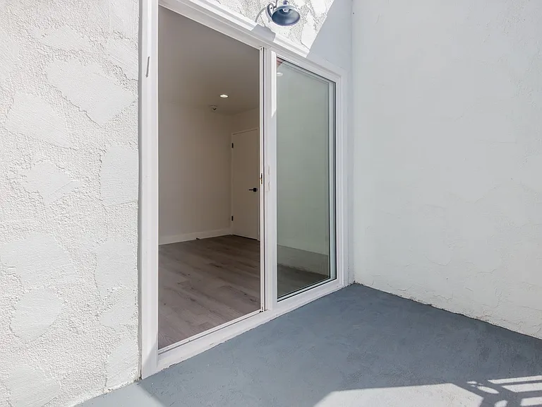 Andreo Avenue Residences — Photo 11