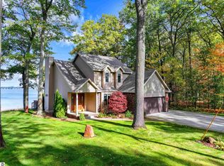 6856 W Lakeview Dr, Lake City, MI 49651