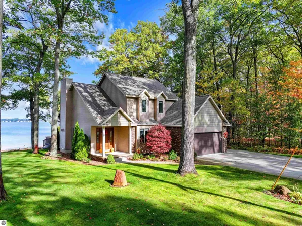 6856 W Lakeview Dr, Lake City, MI 49651