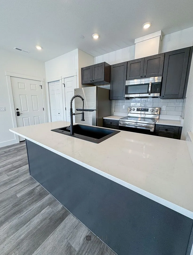 NEW Pet Friendly 1 bed/ 1 bath apartment! — Photo 1