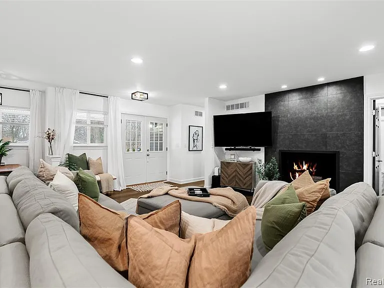 2566 Harrington Rd — Photo 20