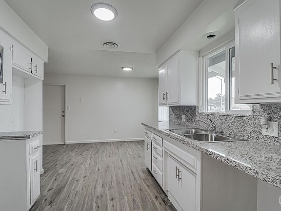 3rd image of 1001 Mira Loma Dr