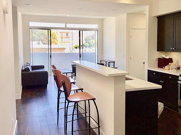 11090 Ophir Drive, Westwood, CA 90024 - Kitchen/Bar