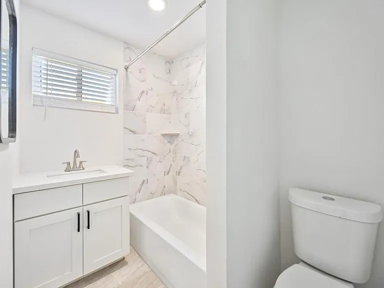 6811 Del Rio St #15 — Photo 12