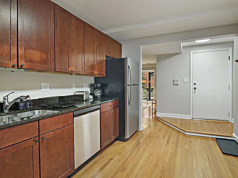 6435-43 N. Damen Ave. — Photo 25