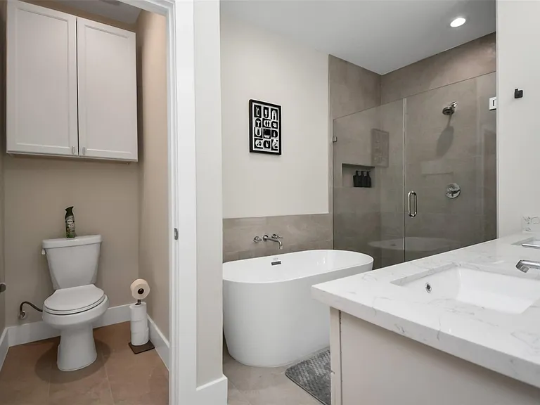 5718 Beall St #D — Photo 15