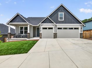 327 Arrowhead Trl, Eagle Point, OR 97524
