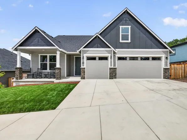 327 Arrowhead Trl, Eagle Point, OR 97524