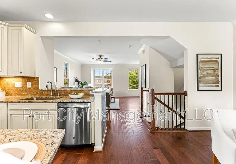 840 Oldham St #1 — Photo 6